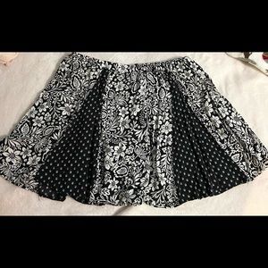 Black and White Aeropostale Skirt